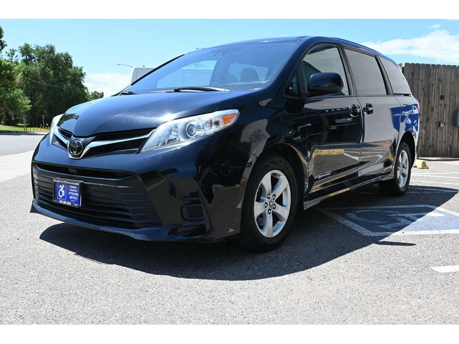 2020 Toyota Sienna 3rd Gen - Image 9 of 12