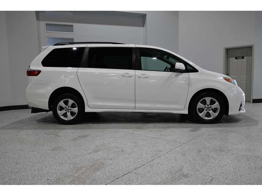2020 Toyota Sienna 3rd Gen - Image 5 of 12