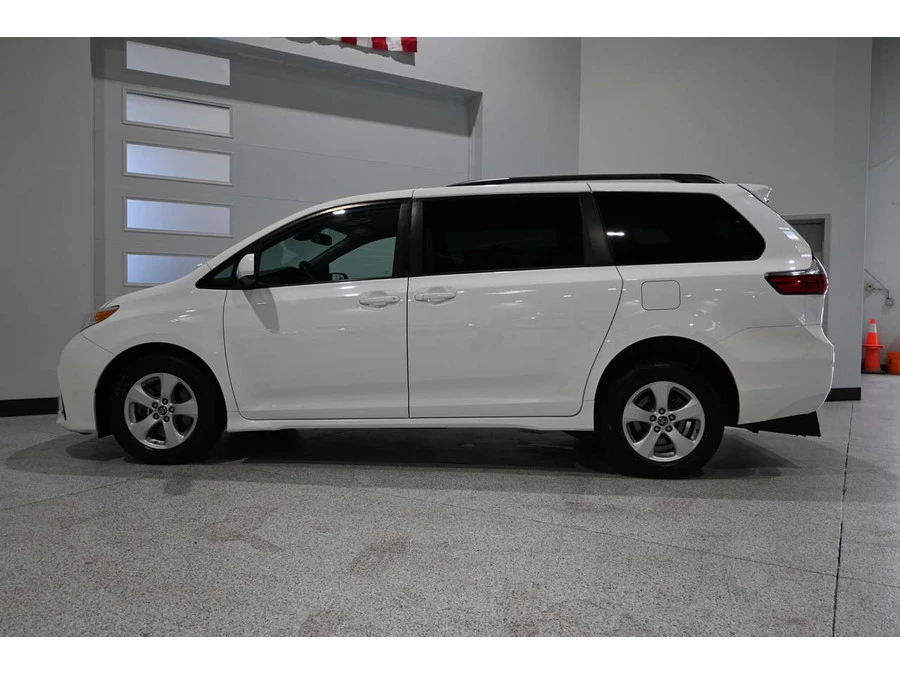 2020 Toyota Sienna 3rd Gen - Image 9 of 12
