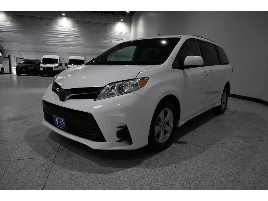 2020 Toyota Sienna 3rd Gen - Image 10 of 12