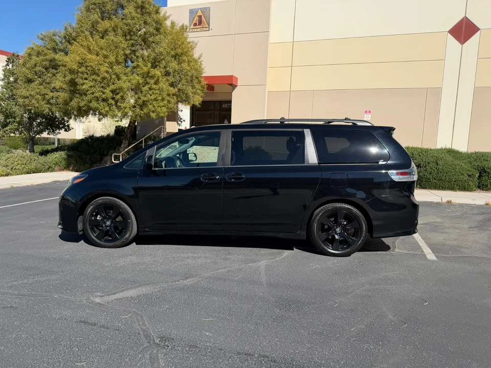 2020 Toyota Sienna 3rd Gen - Image 4 of 15