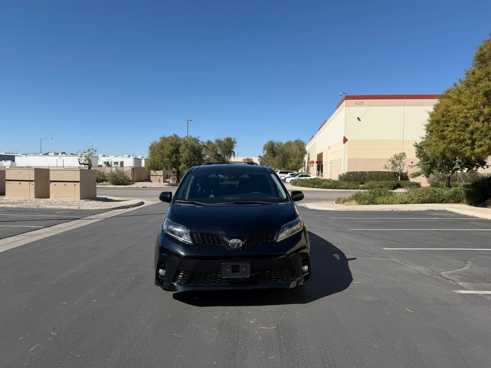 2020 Toyota Sienna 3rd Gen - Image 2 of 15
