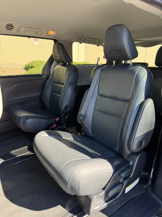 2020 Toyota Sienna 3rd Gen - Image 9 of 15