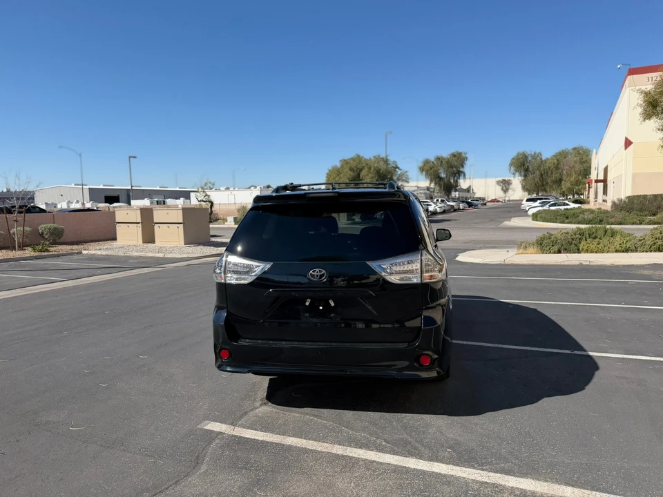 2020 Toyota Sienna 3rd Gen - Image 6 of 15