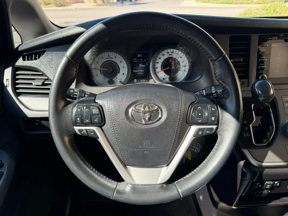 2020 Toyota Sienna 3rd Gen - Image 14 of 15