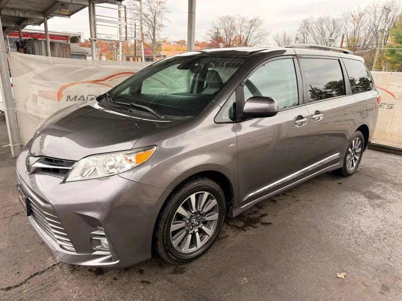 2020 Toyota Sienna 3rd Gen - Image 8 of 12
