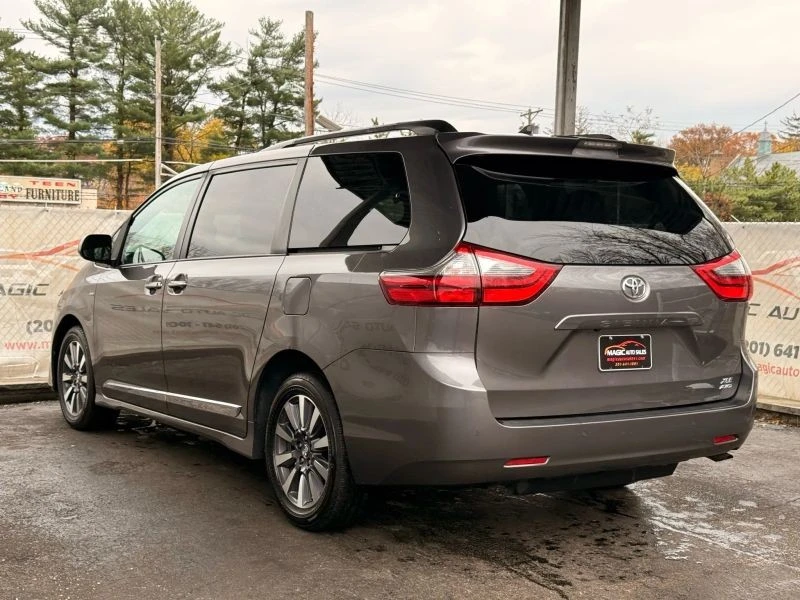 2020 Toyota Sienna 3rd Gen - Image 11 of 12