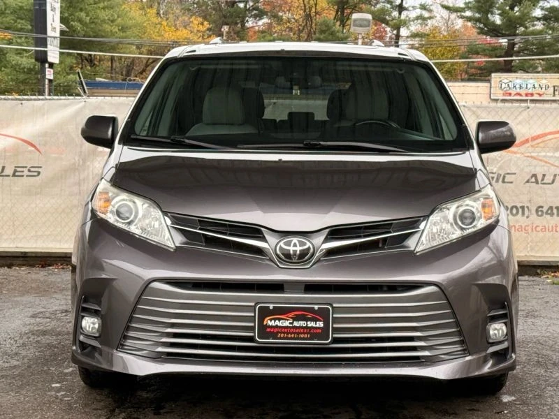 2020 Toyota Sienna 3rd Gen - Image 5 of 12