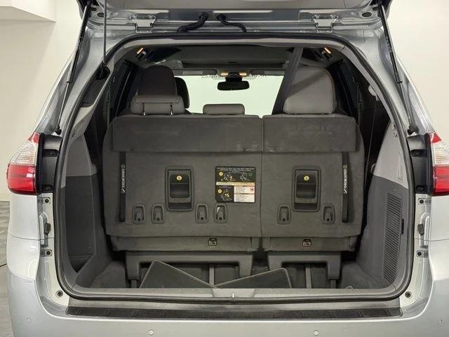 2020 Toyota Sienna 3rd Gen - Image 11 of 12