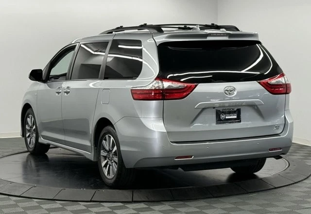 2020 Toyota Sienna 3rd Gen - Image 10 of 12