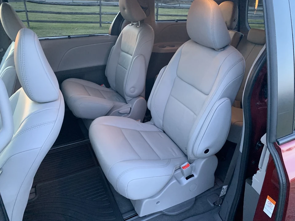 2020 Toyota Sienna 3rd Gen - Image 14 of 21