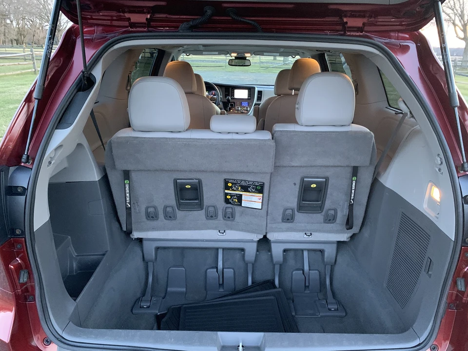 2020 Toyota Sienna 3rd Gen - Image 16 of 21