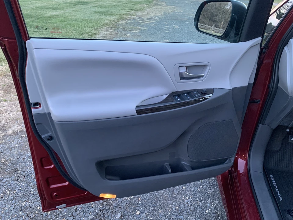 2020 Toyota Sienna 3rd Gen - Image 12 of 21