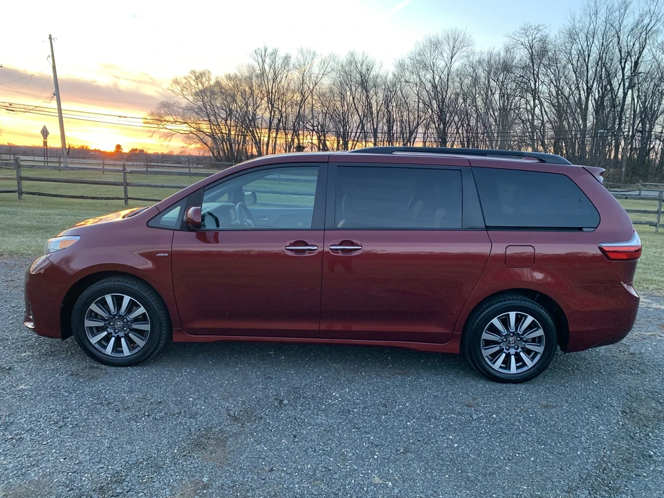 2020 Toyota Sienna 3rd Gen - Image 8 of 21