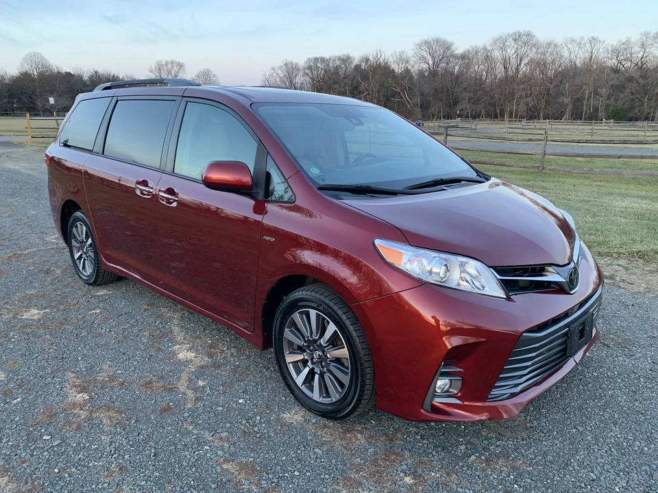 2020 Toyota Sienna 3rd Gen - Image 3 of 21