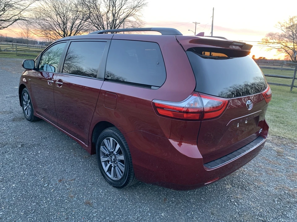 2020 Toyota Sienna 3rd Gen - Image 7 of 21