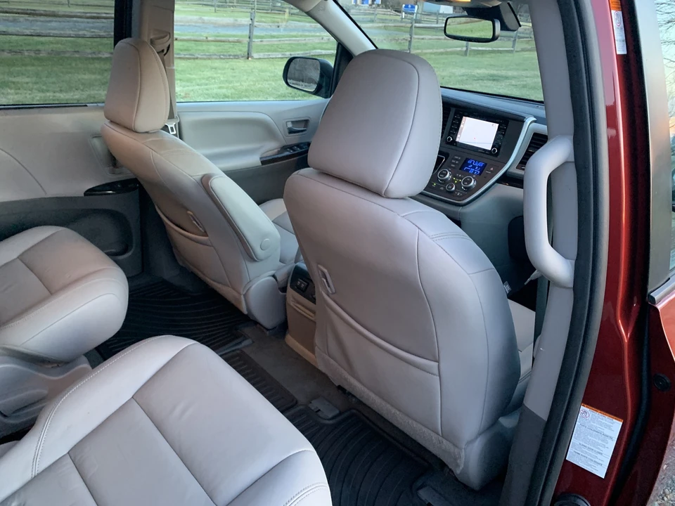 2020 Toyota Sienna 3rd Gen - Image 17 of 21