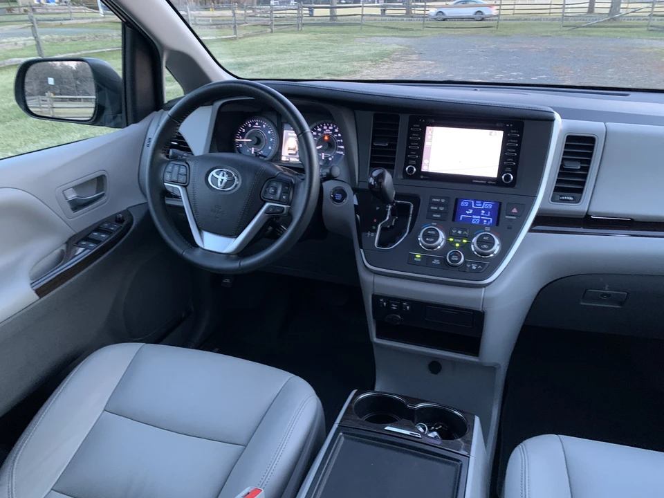 2020 Toyota Sienna 3rd Gen - Image 18 of 21