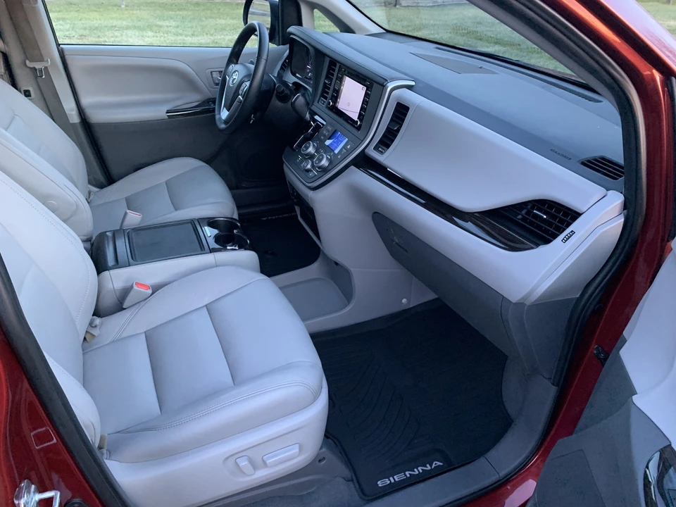 2020 Toyota Sienna 3rd Gen - Image 20 of 21