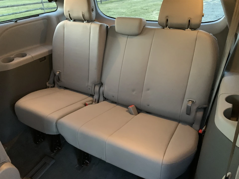 2020 Toyota Sienna 3rd Gen - Image 15 of 21