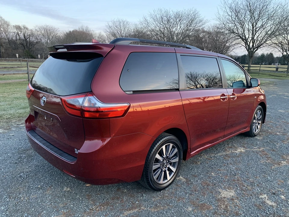 2020 Toyota Sienna 3rd Gen - Image 5 of 21