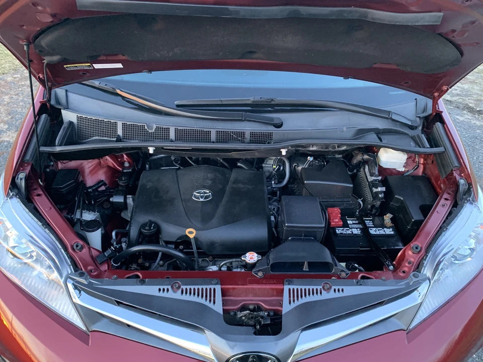 2020 Toyota Sienna 3rd Gen - Image 10 of 21