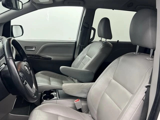 2020 Toyota Sienna 3rd Gen - Image 7 of 12