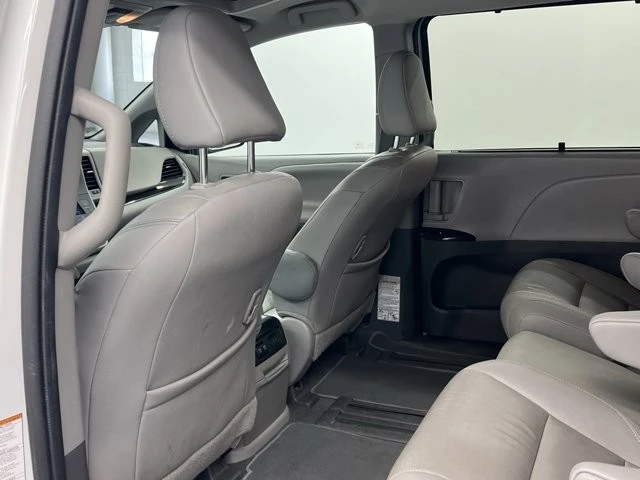 2020 Toyota Sienna 3rd Gen - Image 9 of 12