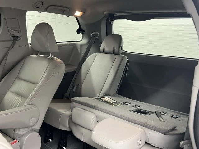 2020 Toyota Sienna 3rd Gen - Image 10 of 12
