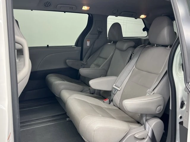 2020 Toyota Sienna 3rd Gen - Image 8 of 12