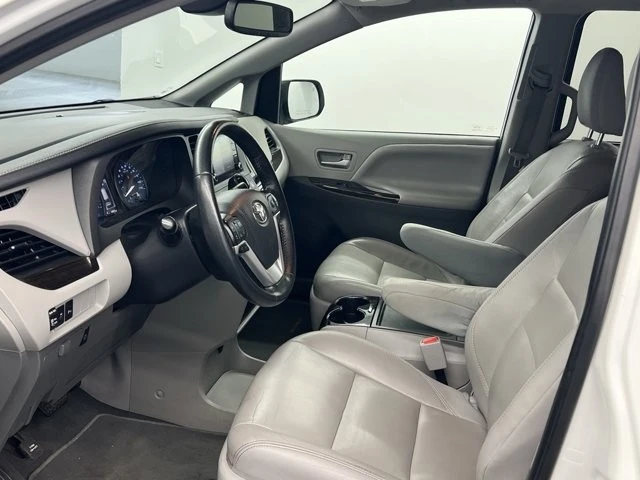 2020 Toyota Sienna 3rd Gen - Image 6 of 12