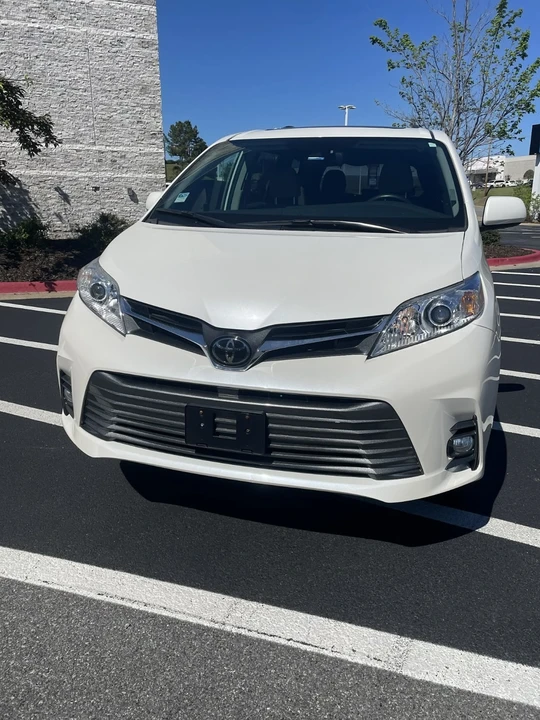 2020 Toyota Sienna 3rd Gen - Image 2 of 18