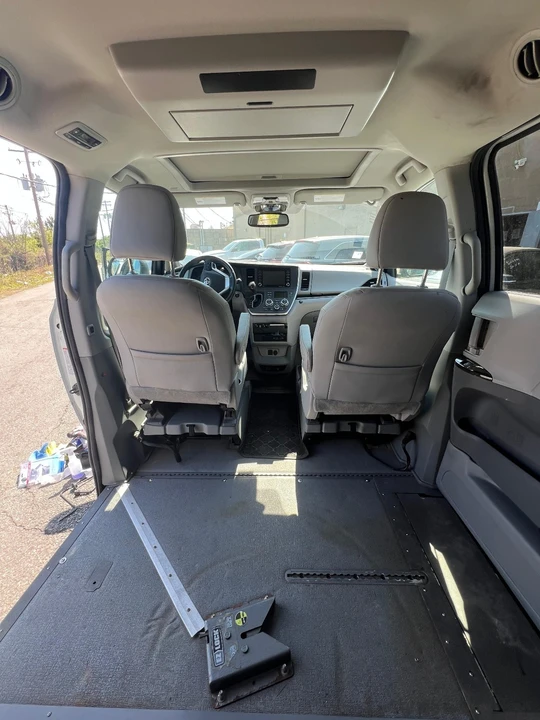 2020 Toyota Sienna 3rd Gen - Image 14 of 14