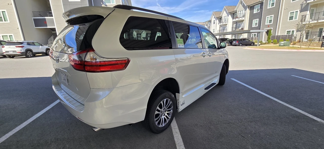 2020 Toyota Sienna 3rd Gen - Image 3 of 14