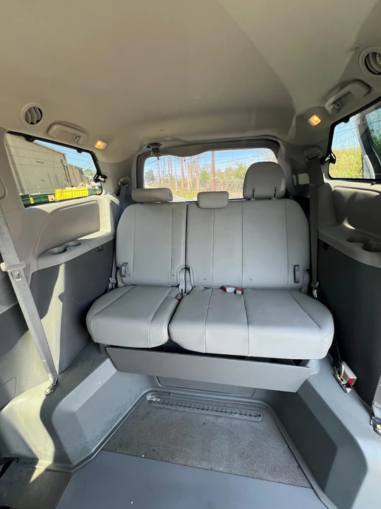 2020 Toyota Sienna 3rd Gen - Image 13 of 14