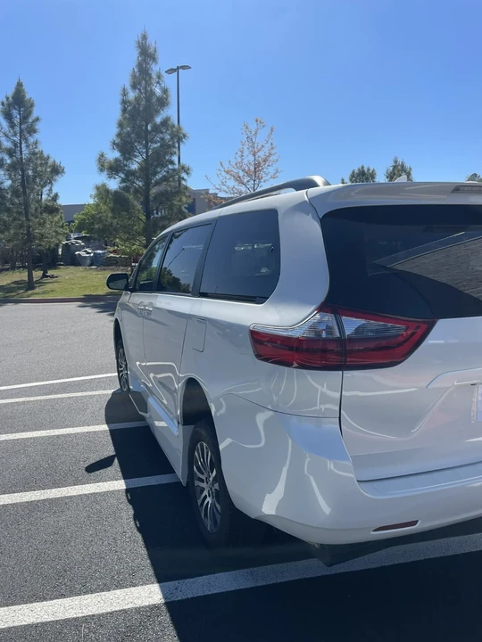 2020 Toyota Sienna 3rd Gen - Image 4 of 18