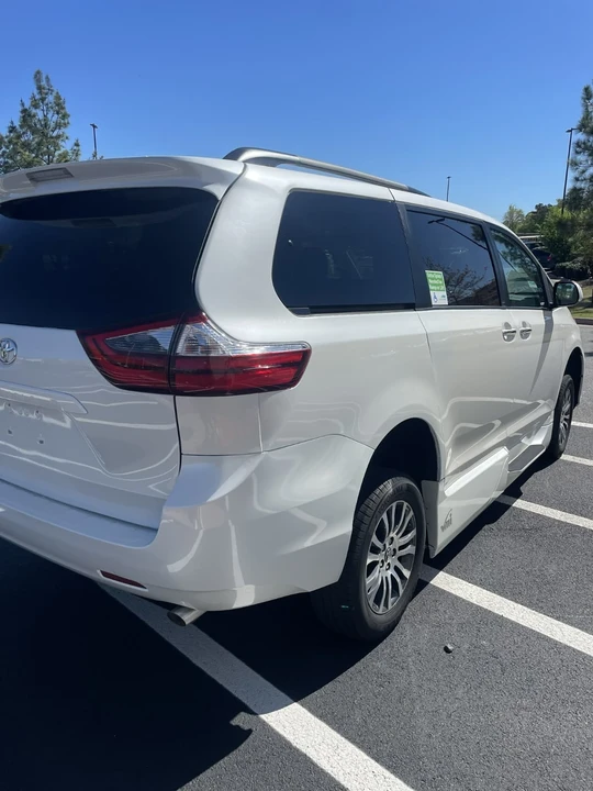 2020 Toyota Sienna 3rd Gen - Image 7 of 18