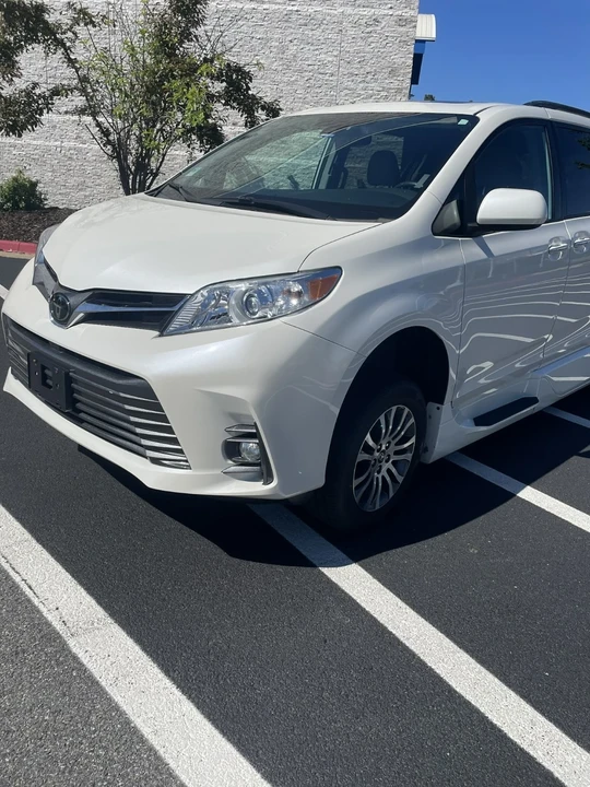 2020 Toyota Sienna 3rd Gen - Image 3 of 18