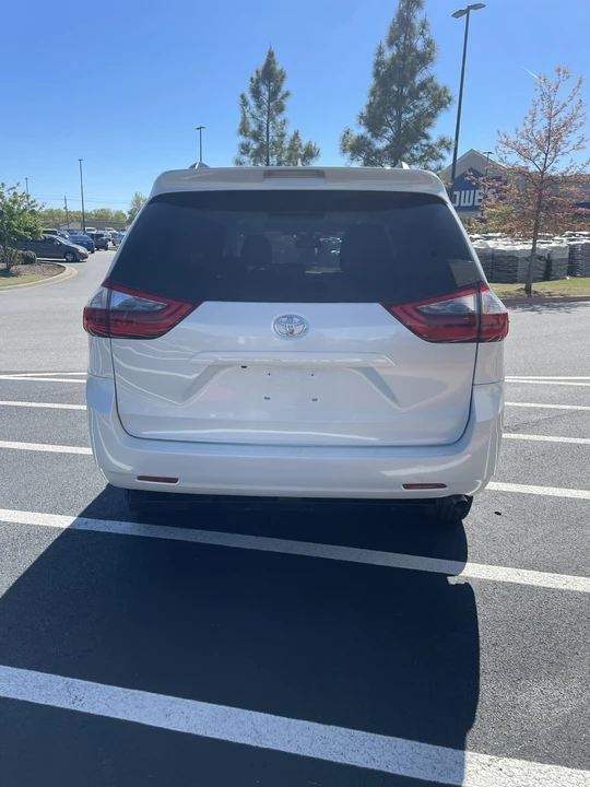 2020 Toyota Sienna 3rd Gen - Image 8 of 18