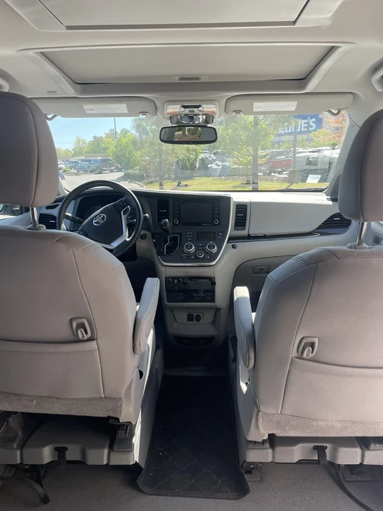 2020 Toyota Sienna 3rd Gen - Image 11 of 18