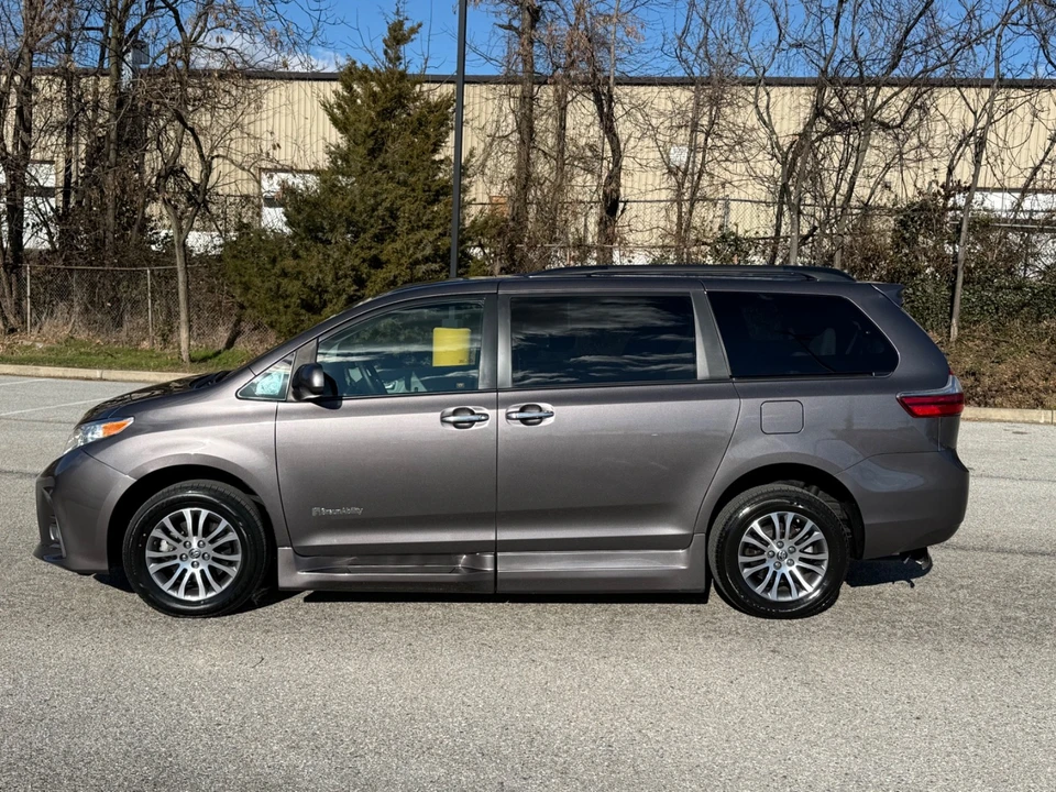2020 Toyota Sienna 3rd Gen - Image 4 of 21