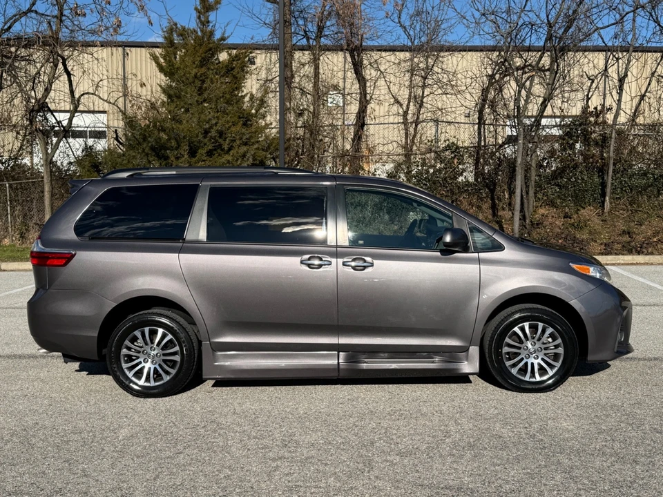 2020 Toyota Sienna 3rd Gen - Image 14 of 21
