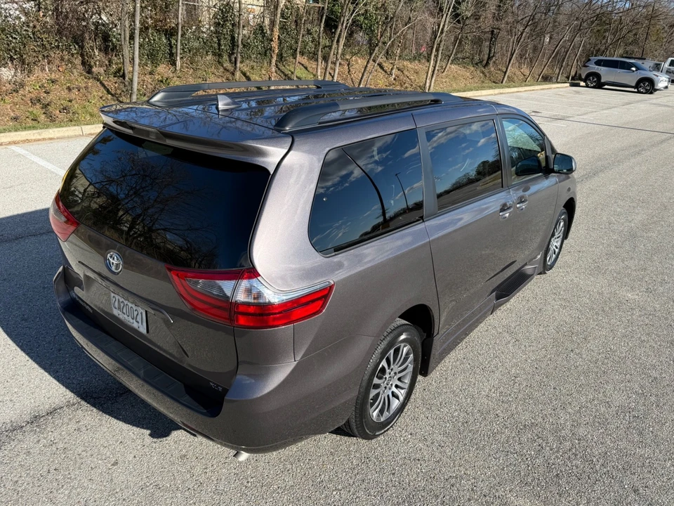 2020 Toyota Sienna 3rd Gen - Image 17 of 21