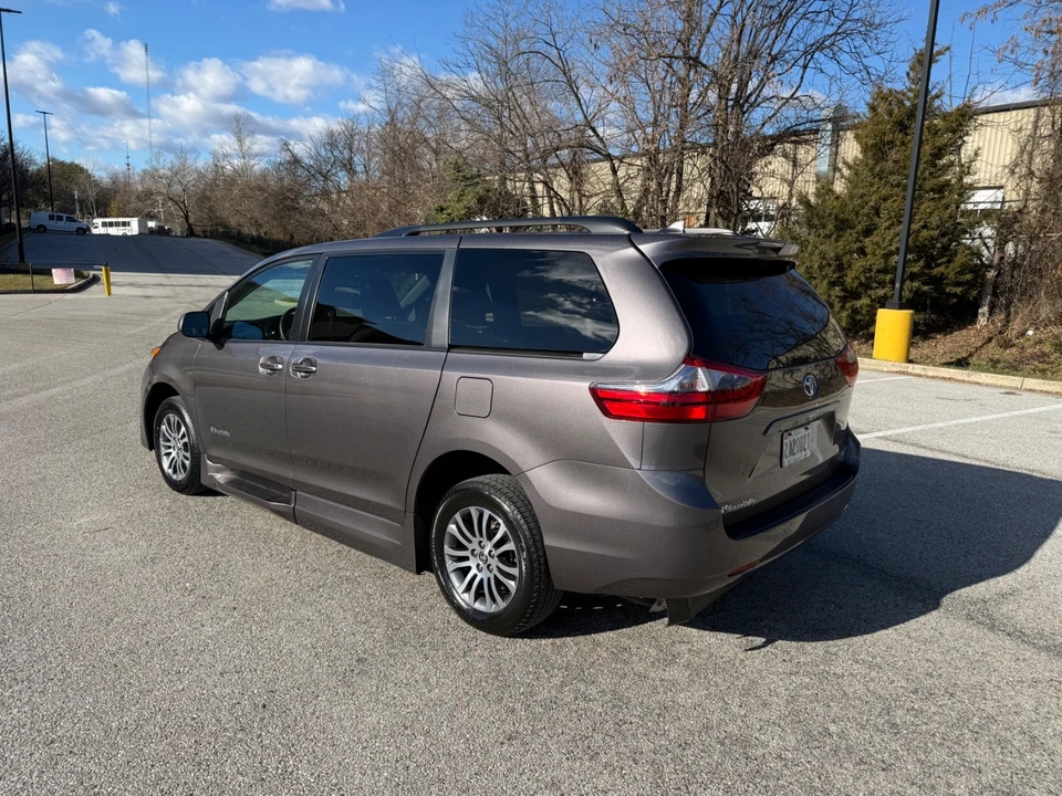 2020 Toyota Sienna 3rd Gen - Image 5 of 21