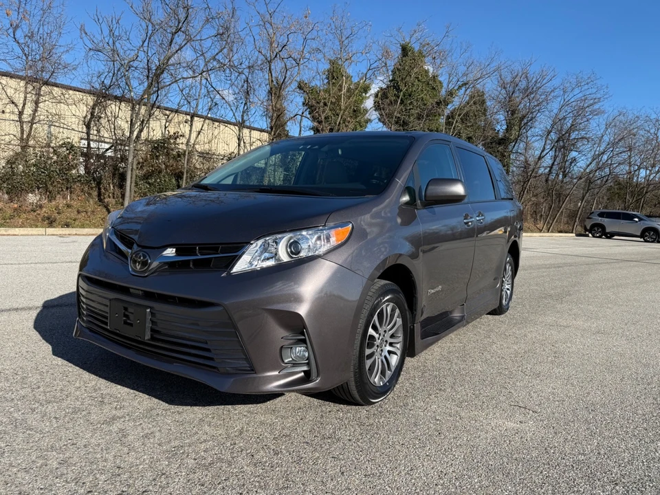 2020 Toyota Sienna 3rd Gen - Image 2 of 21