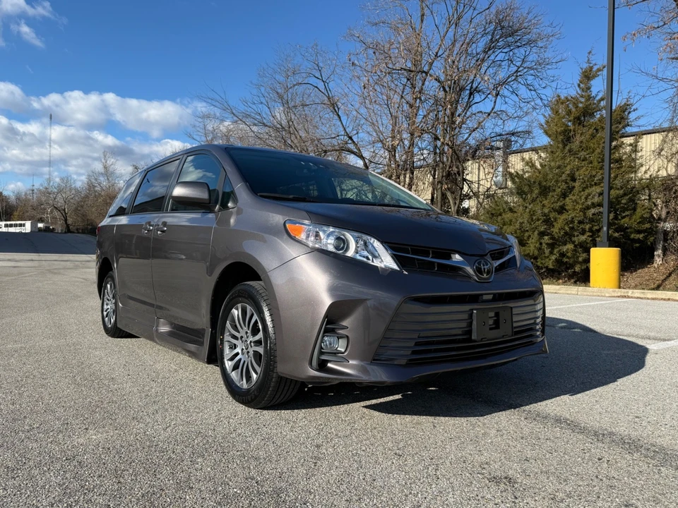 2020 Toyota Sienna 3rd Gen - Image 12 of 21