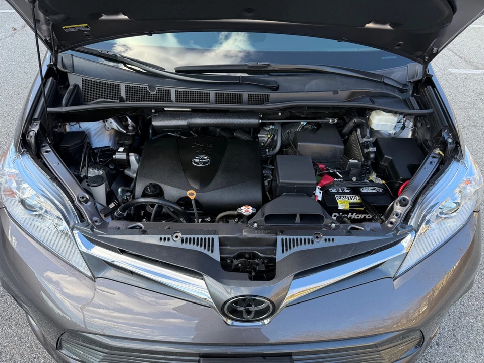 2020 Toyota Sienna 3rd Gen - Image 19 of 21