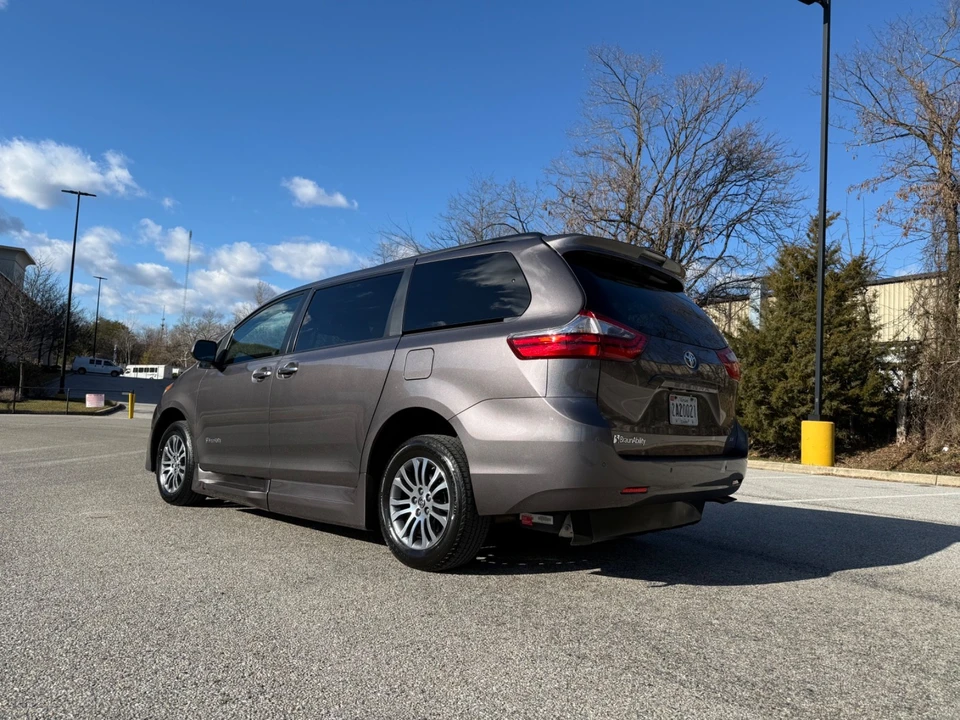 2020 Toyota Sienna 3rd Gen - Image 6 of 21