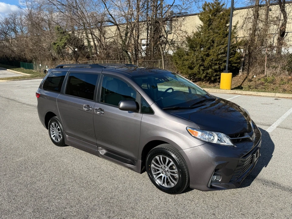 2020 Toyota Sienna 3rd Gen - Image 13 of 21