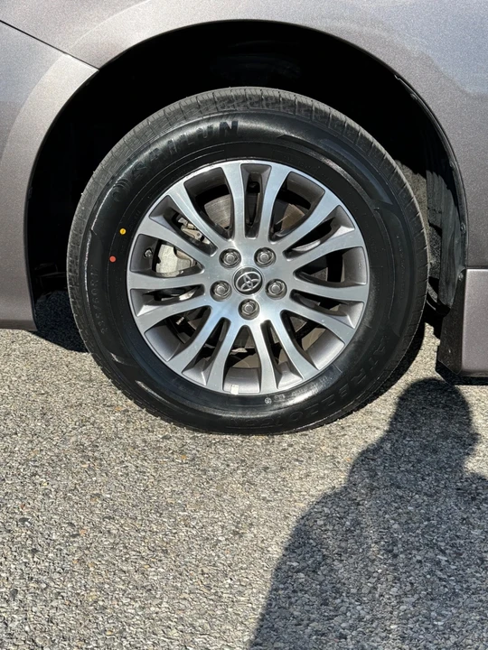 2020 Toyota Sienna 3rd Gen - Image 7 of 21